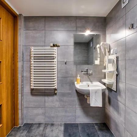 לינה וארוחת בוקר Ada 3*