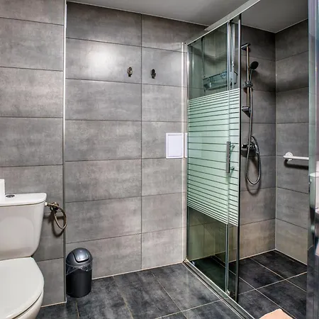 Ada לינה וארוחת בוקר 3*