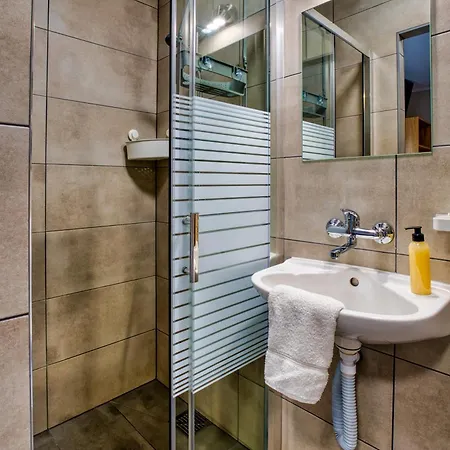 Ada לינה וארוחת בוקר 3*